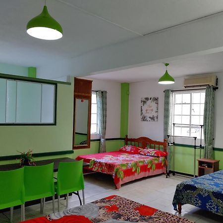 Orient Guesthouse Auberge Mahébourg Стая снимка
